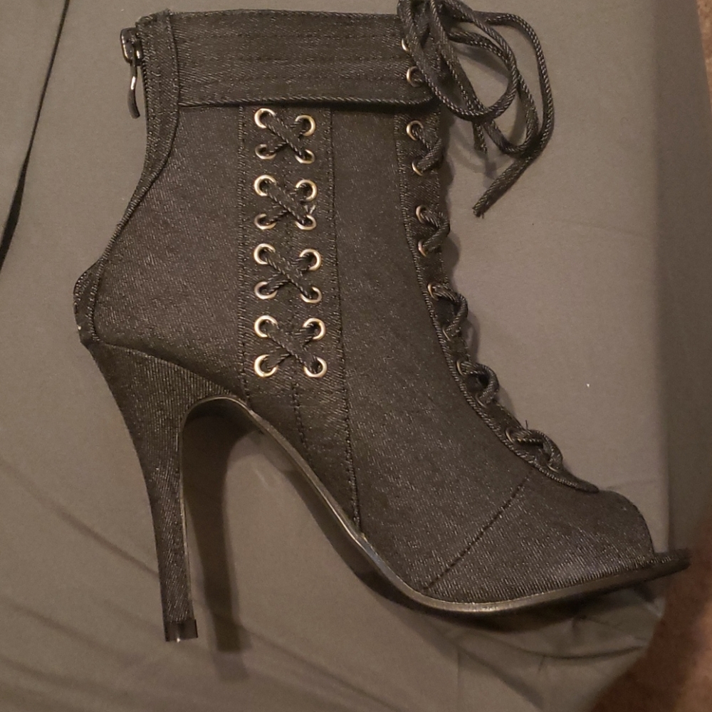 Heels - Picture 2 of 5